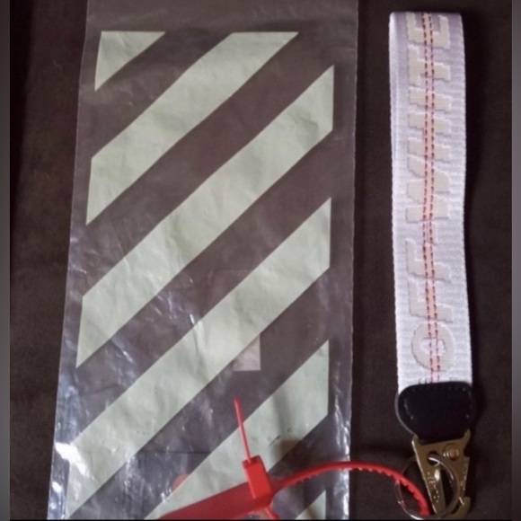 Other - Off-White Key chain w Tag NWT w Bag no Box